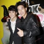 "เก้า-โตโน่" เลี้ยงหมาที่เมกะ บางนา