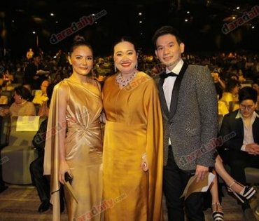 เหล่าดาราตบเท้าเดิน Black carpet งานประกาศรางวัล daradaily Awards ครั้งที่ 8