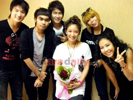 ดีเจ.ไก่ ยิ้มร่า