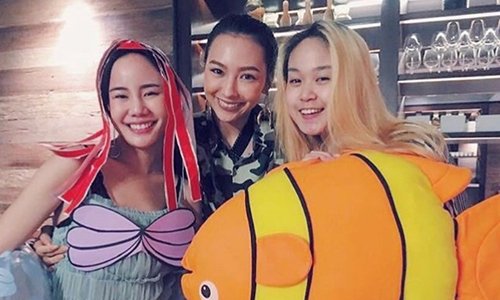 “คาริสา” ซึ้งน้ำตาแตก! คู่ซี้ “นท” แต่งเป็นแอเรียลโผล่เซอร์ไพรส์วันเกิด