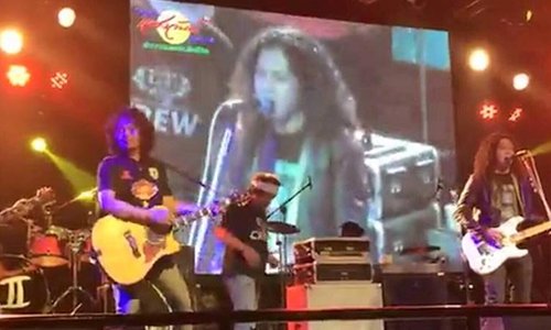 “เสก” นำทีมเพื่อนศิลปินจัดคอนเสิร์ตเพื่อช่วย “แอน อังคณา”