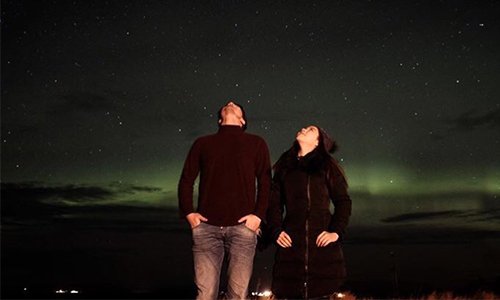 รูปคู่มาแล้ว! “ว่าน” หยอดคำหวานถึง “ฟาง” ท่ามกลางแสงเหนือสุดโรแมนติก