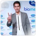 "อ๋อม อรรคพันธ์" ร่วมงานเปิดตัวคอลเลคชั่นใหม่ของแบรนด์รองเท้าชื่อดัง