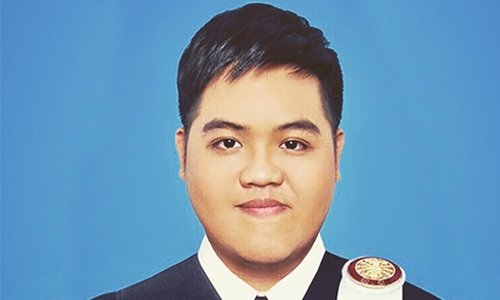 งานรุมไม่ทิ้งเรียน! "โดม เดอะสตาร์" โพสต์ภาพในชุดครุยใกล้จบม.ธรรมศาสตร์