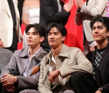 รอบปฐมทัศน์ ลิขิตรักชิงบัลลังก์  