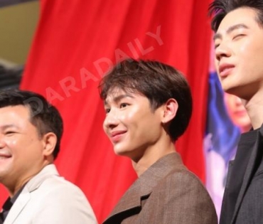 รอบปฐมทัศน์ ลิขิตรักชิงบัลลังก์  