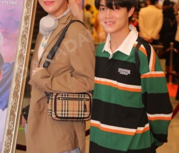 รอบปฐมทัศน์ ลิขิตรักชิงบัลลังก์  