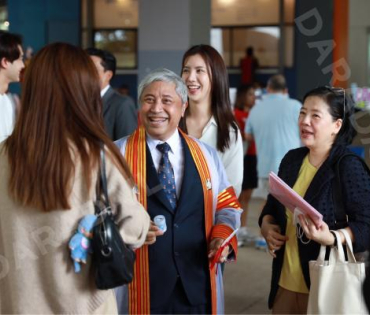 "สยม สังวริบุตร" เข้ารับพระราชทานปริญญา ปริญญาดุษฎีบัณฑิต คณะครุศาสตร์ จุฬาลงกรณ์มหาวิทยาลัย 