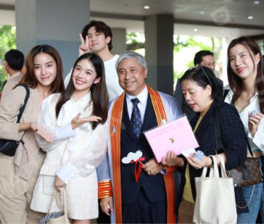 "สยม สังวริบุตร" เข้ารับพระราชทานปริญญา ปริญญาดุษฎีบัณฑิต คณะครุศาสตร์ จุฬาลงกรณ์มหาวิทยาลัย 