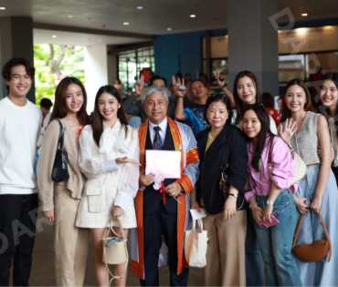 "สยม สังวริบุตร" เข้ารับพระราชทานปริญญา ปริญญาดุษฎีบัณฑิต คณะครุศาสตร์ จุฬาลงกรณ์มหาวิทยาลัย 