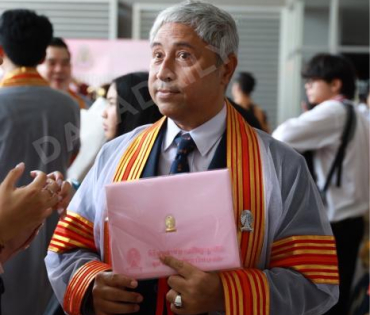 "สยม สังวริบุตร" เข้ารับพระราชทานปริญญา ปริญญาดุษฎีบัณฑิต คณะครุศาสตร์ จุฬาลงกรณ์มหาวิทยาลัย 