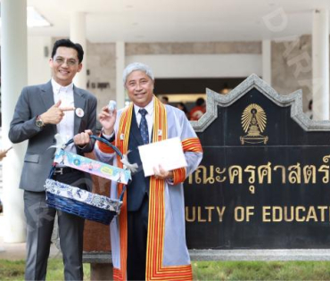 "สยม สังวริบุตร" เข้ารับพระราชทานปริญญา ปริญญาดุษฎีบัณฑิต คณะครุศาสตร์ จุฬาลงกรณ์มหาวิทยาลัย 