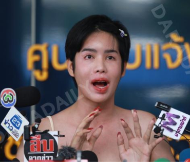 “นารา เครปกะเทย” เข้าพบตำรวจ หลังเคยร่วมไลฟ์กับ “แม่ตั๊ก” ยันไม่รู้ทองปลอม กลัวต้องกลับเข้าคุกอีกรอบ