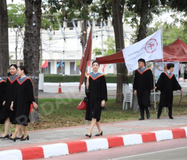 ออม-กรณ์นภัส เข้าร่วมพิธีซ้อมใหญ่รับพระราชทานปริญญาบัตร คณะเศรษฐศาสตร์ มศว.