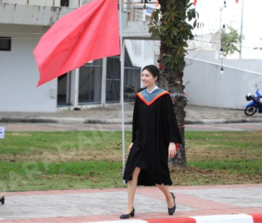 ออม-กรณ์นภัส เข้าร่วมพิธีซ้อมใหญ่รับพระราชทานปริญญาบัตร คณะเศรษฐศาสตร์ มศว.