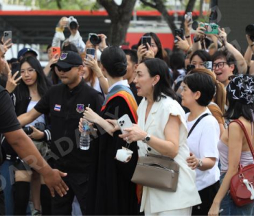 ออม-กรณ์นภัส เข้าร่วมพิธีซ้อมใหญ่รับพระราชทานปริญญาบัตร คณะเศรษฐศาสตร์ มศว.