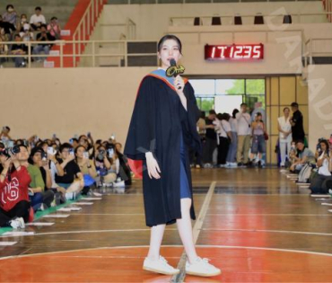 ออม-กรณ์นภัส เข้าร่วมพิธีซ้อมใหญ่รับพระราชทานปริญญาบัตร คณะเศรษฐศาสตร์ มศว.