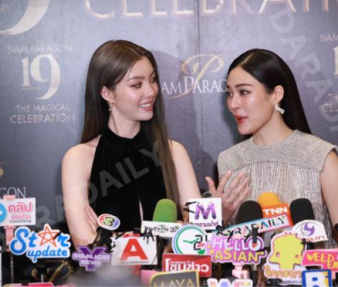 งาน Siam Paragon 19th Anniversary นำทีมโดย พีพี-กฤษฏ์, ญาญ่า-อุรัสยา, ต่อ-ธนภพ, หลิงหลิง-ออม