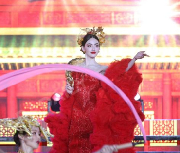 “KING POWER CHINESE NEW YEAR 2025” พบ "ใหม่ - ดาวิกา, เจษ - เจษฎ์พิพัฒ และ เบคกี้ รีเบคก้า"