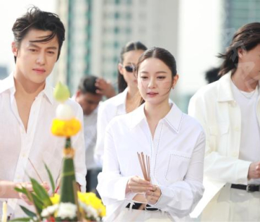 พิธีบวงสรวงภาพยนตร์เรื่อง “วันทอง” (Working Title) พบ อิ้งค์ วรันธร , หมาก ปริญ , กลัฟ คณาวุฒิ