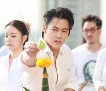 พิธีบวงสรวงภาพยนตร์เรื่อง “วันทอง” (Working Title) พบ อิ้งค์ วรันธร , หมาก ปริญ , กลัฟ คณาวุฒิ