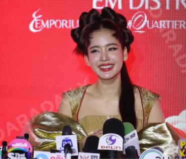 พิธีเปิดงานตรุษจีนปีมะเส็งมงคล พบ "โบว์ เมลดา, ต้าห์อู๋ พิทยา, เนเน่ พรนับพัน"