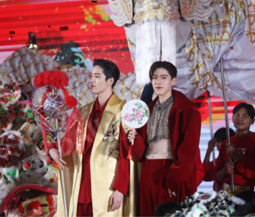 งานเปิดเทศกาลฉลองตรุษจีนสยามพารากอน พบกับสองศิลปิน "พีพี - กฤษฏ์ และ ต่อ - ธนภพ"