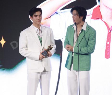 งานประกาศรางวัล LINE STICKERS AWARDS 2024 พบ "เจมีไนน์-โฟร์ท และ ไมกี้-ปณิธาน"