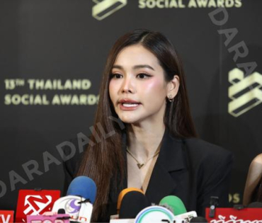 งาน "Thailand Social Awards ครั้งที่ 13" พบ 4EVE, อิงฟ้า วราหะ, ชาล็อต ออสติน