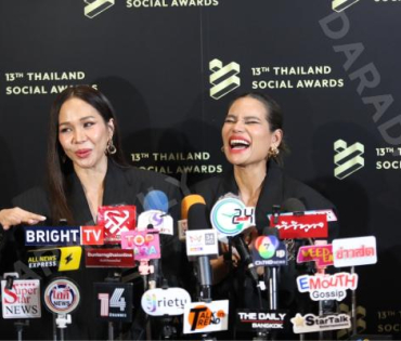 งาน "Thailand Social Awards ครั้งที่ 13" พบ 4EVE, อิงฟ้า วราหะ, ชาล็อต ออสติน