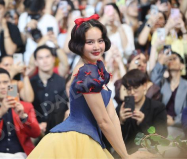 งาน Thailand Gala Premiere ภาพยนตร์เรื่อง "Disneys Snow White สไวท์ พบ "โบว์ เมลดา"