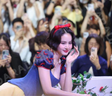 งาน Thailand Gala Premiere ภาพยนตร์เรื่อง "Disneys Snow White สไวท์ พบ "โบว์ เมลดา"