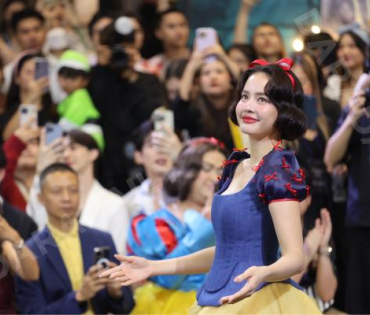 งาน Thailand Gala Premiere ภาพยนตร์เรื่อง "Disneys Snow White สไวท์ พบ "โบว์ เมลดา"