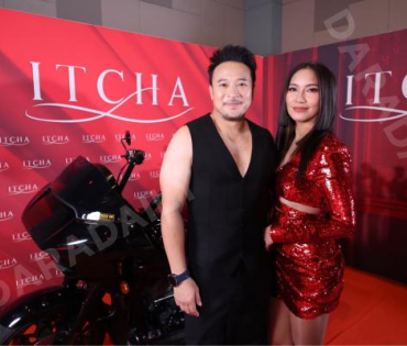 งาน ITCHA OPENING พบกับ3ศิลปิน "เบนซ์ พรชิตา,มิค บรมวุฒิ และ แอน สิเรียม"