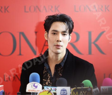 งาน “1st LONARK New Experience” X “Aum Patcharapa”
