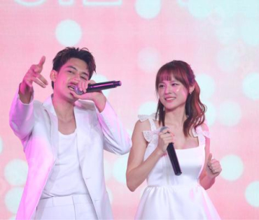 งานเปิดตัวพรีเซ็นเตอร์ Dr.JiLL พบกับ “นนกุล ชานน-แอฟ ทักษอร” “แดน วรเวช-แพทตี้ อังศุมาลิน” 