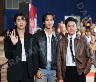 ภาพบรรยากาศรอบปฐมทัศน์ ละครเวที "2499 เดอะมิวสิคัล" นำแสดงโดย นาย ณภัทร, ไอซ์ พาริส