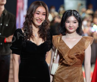 ภาพบรรยากาศรอบปฐมทัศน์ ละครเวที "2499 เดอะมิวสิคัล" นำแสดงโดย นาย ณภัทร, ไอซ์ พาริส