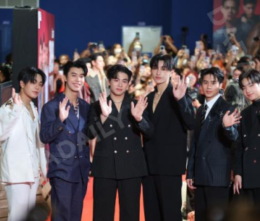 ภาพบรรยากาศรอบปฐมทัศน์ ละครเวที "2499 เดอะมิวสิคัล" นำแสดงโดย นาย ณภัทร, ไอซ์ พาริส