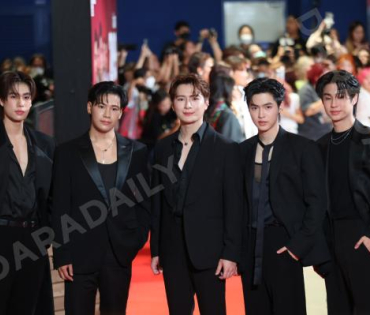 ภาพบรรยากาศรอบปฐมทัศน์ ละครเวที "2499 เดอะมิวสิคัล" นำแสดงโดย นาย ณภัทร, ไอซ์ พาริส