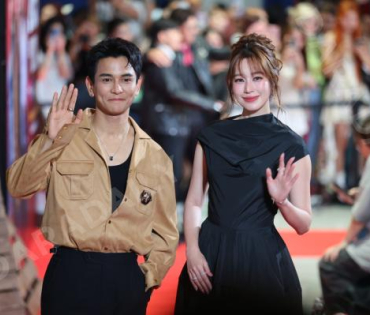 ภาพบรรยากาศรอบปฐมทัศน์ ละครเวที "2499 เดอะมิวสิคัล" นำแสดงโดย นาย ณภัทร, ไอซ์ พาริส