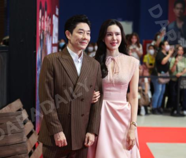 ภาพบรรยากาศรอบปฐมทัศน์ ละครเวที "2499 เดอะมิวสิคัล" นำแสดงโดย นาย ณภัทร, ไอซ์ พาริส
