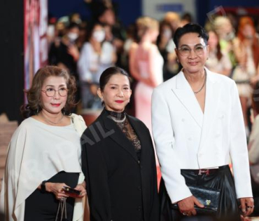 ภาพบรรยากาศรอบปฐมทัศน์ ละครเวที "2499 เดอะมิวสิคัล" นำแสดงโดย นาย ณภัทร, ไอซ์ พาริส