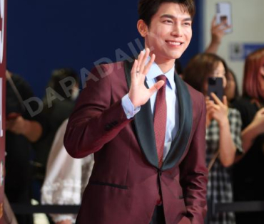 ภาพบรรยากาศรอบปฐมทัศน์ ละครเวที "2499 เดอะมิวสิคัล" นำแสดงโดย นาย ณภัทร, ไอซ์ พาริส