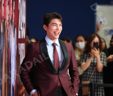 ภาพบรรยากาศรอบปฐมทัศน์ ละครเวที "2499 เดอะมิวสิคัล" นำแสดงโดย นาย ณภัทร, ไอซ์ พาริส