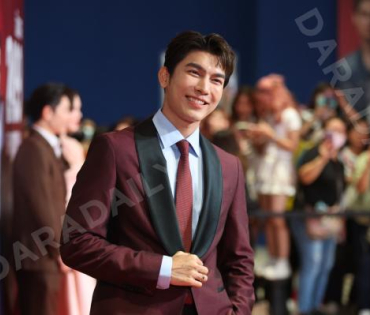 ภาพบรรยากาศรอบปฐมทัศน์ ละครเวที "2499 เดอะมิวสิคัล" นำแสดงโดย นาย ณภัทร, ไอซ์ พาริส