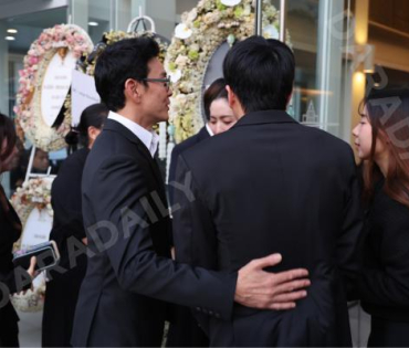 พิธีสวดอภิธรรม คุณแม่ เพ็กแฮ สันตินธรกุล