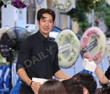 พิธีสวดอภิธรรม "คุณแม่งามทิพย์ ฉัตรบริรักษ์" คืนที่สาม