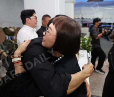 พิธีสวดอภิธรรม "คุณแม่งามทิพย์ ฉัตรบริรักษ์" คืนที่สาม