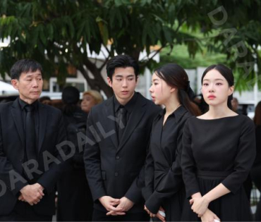 พิธีฌาปนกิจ คุณแม่เพ็กแฮม สันตินธรกุล (คุณแม่นนกุล)